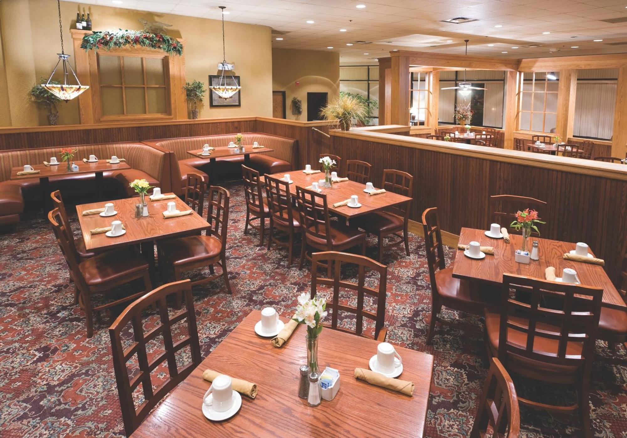 Ramkota Hotel Pierre Restaurant photo